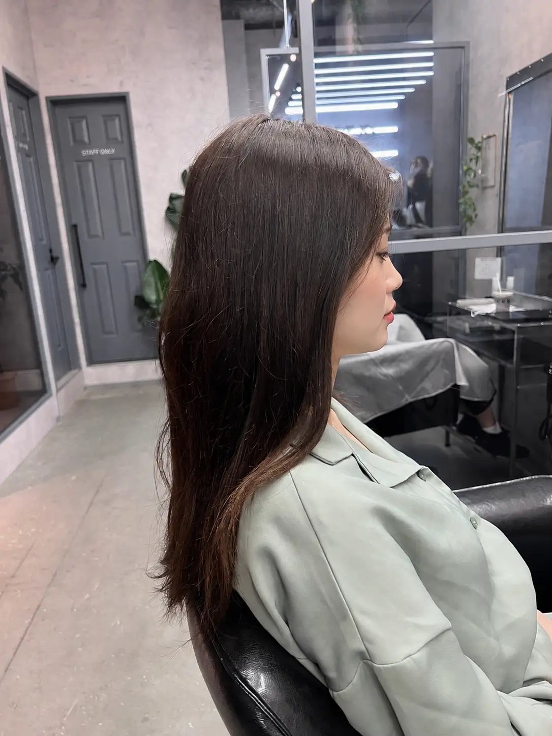 首元をすっきり見せる、大人の丸みショートの施術前