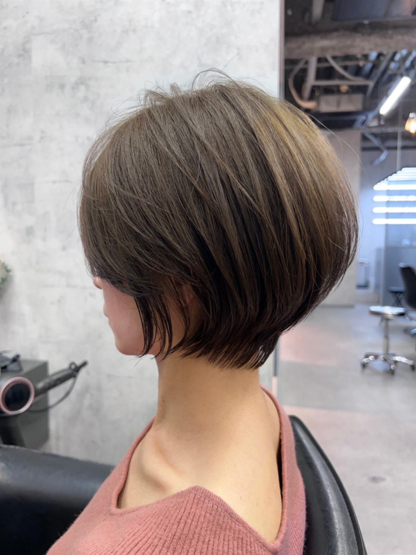 くせ毛のやわらかな動きを活かしたショートヘア
